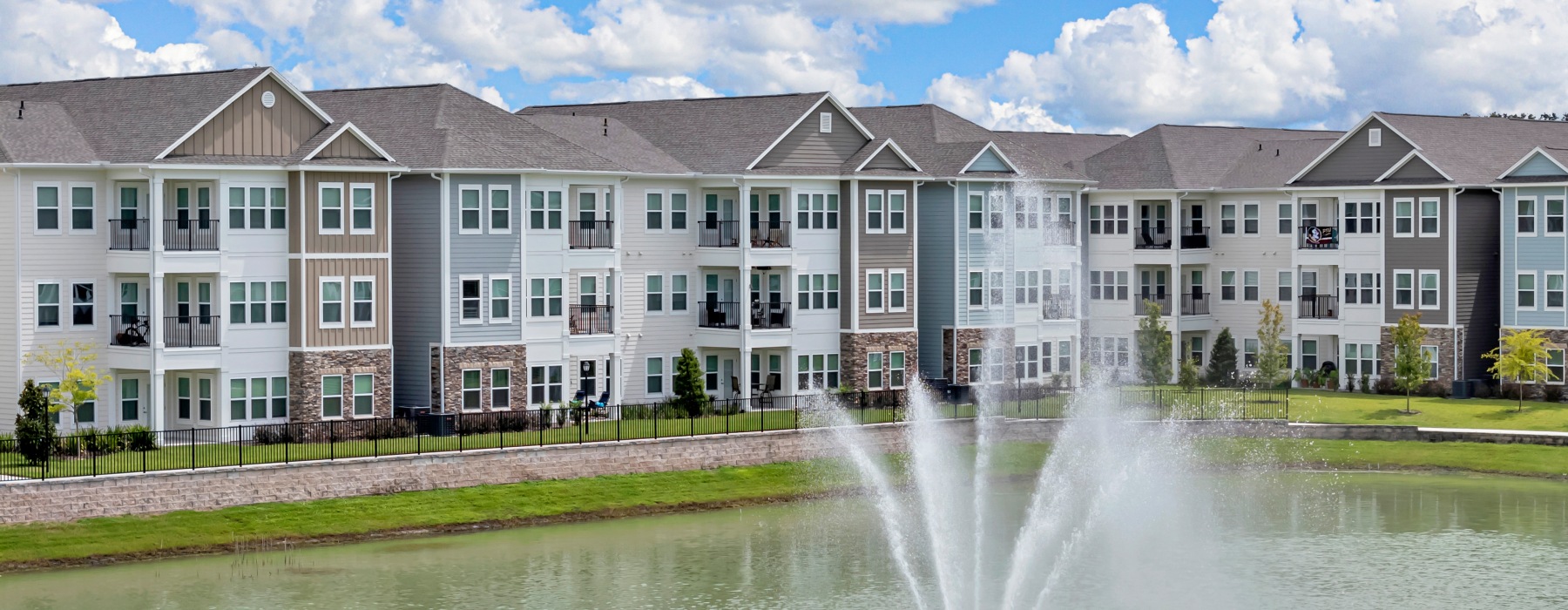 fountain pic with buildings